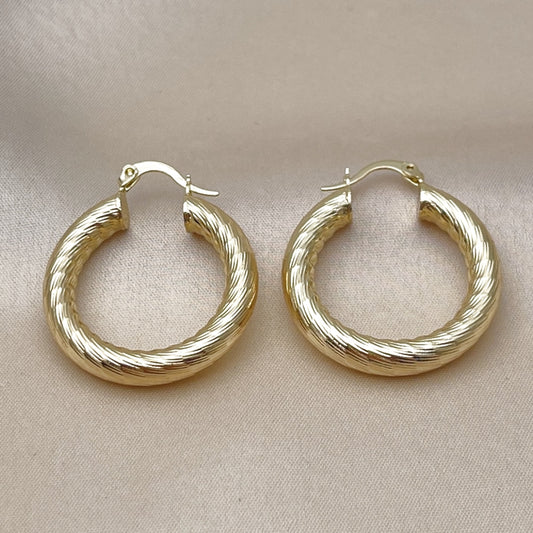 Oro Laminado Medium Hoop, Gold Filled Style Hollow Design, Diamond Cutting Finish, Golden Finish