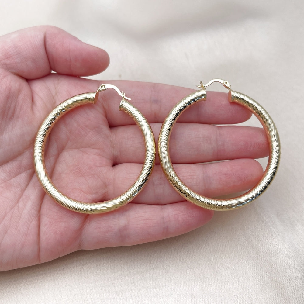 Oro Laminado Large Hoop, Gold Filled Style Hollow Design, Diamond Cutting Finish, Golden Finish