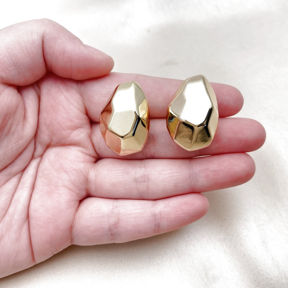 Oro Laminado Stud Earring, Gold Filled Style Hollow Design, Polished, Golden Finish