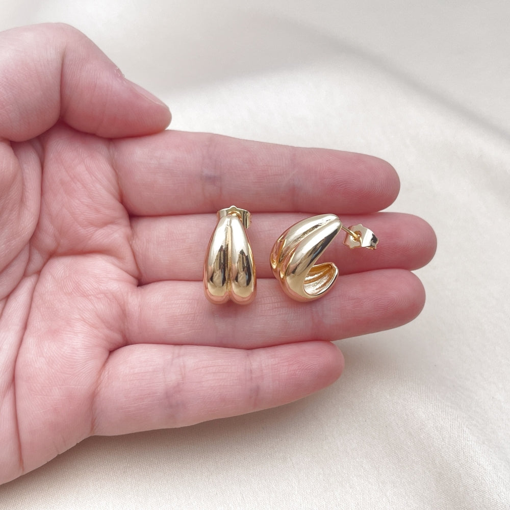 Oro Laminado Stud Earring, Gold Filled Style Polished, Golden Finish