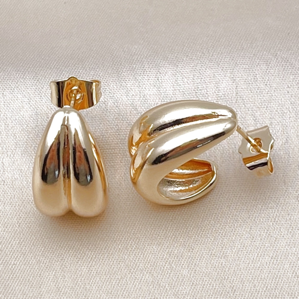 Oro Laminado Stud Earring, Gold Filled Style Polished, Golden Finish
