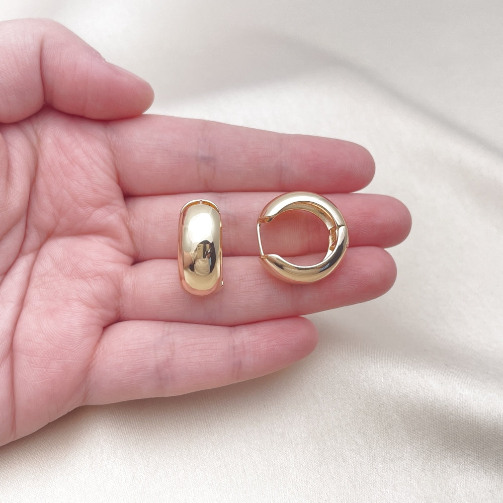 Oro Laminado Huggie Hoop, Gold Filled Style Polished, Golden Finish
