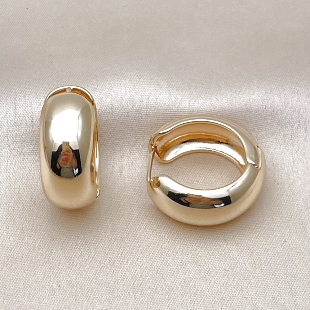 Oro Laminado Huggie Hoop, Gold Filled Style Polished, Golden Finish