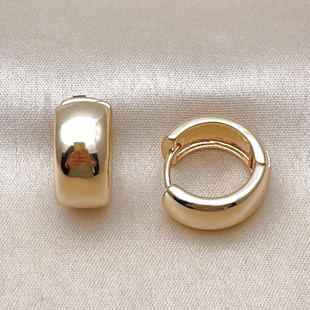 Oro Laminado Huggie Hoop, Gold Filled Style Polished, Golden Finish