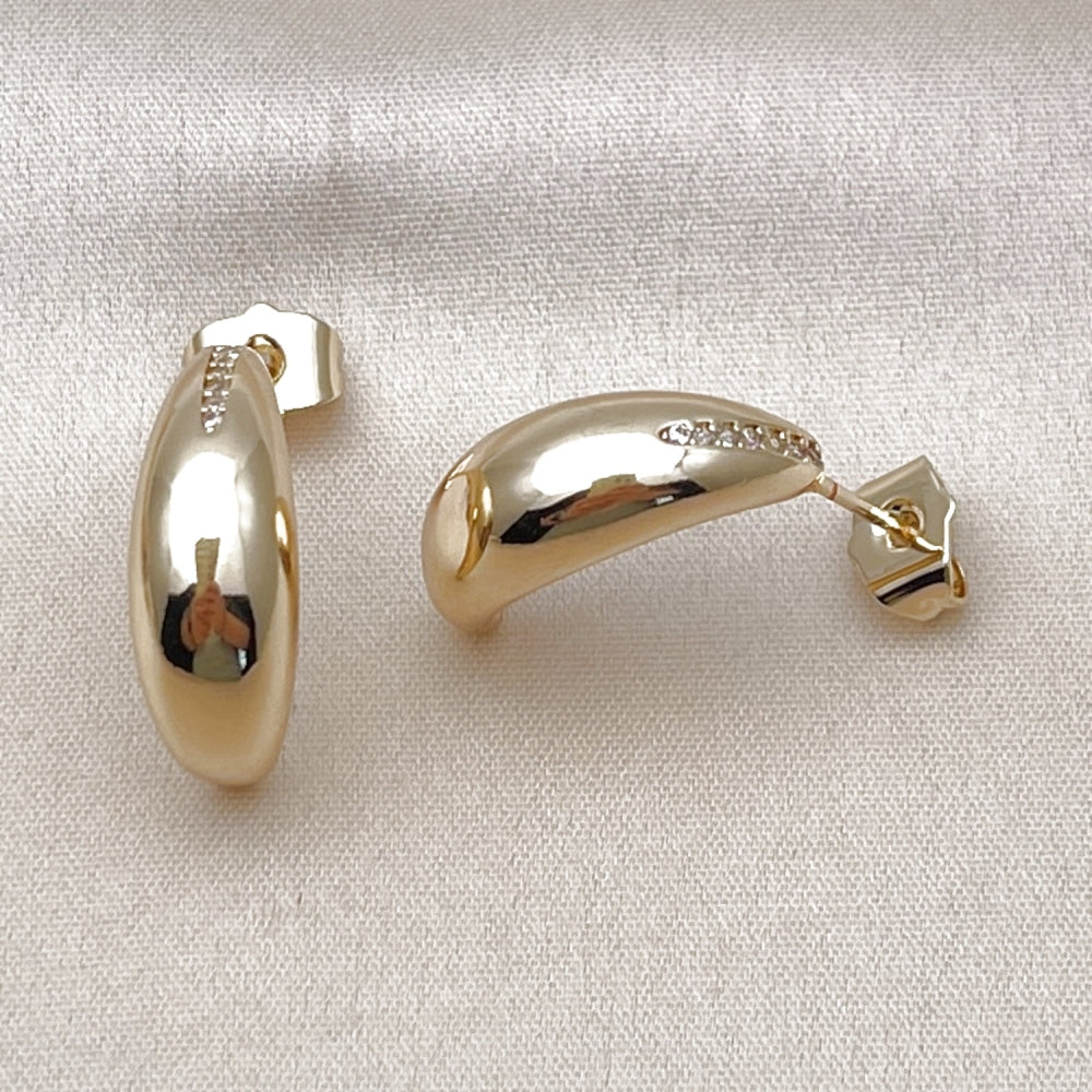 Oro Laminado Stud Earring, Gold Filled Style with White Micro Pave, Polished, Golden Finish