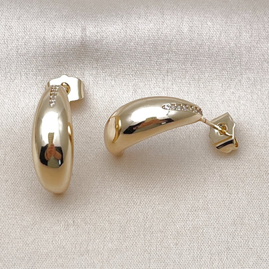 Oro Laminado Stud Earring, Gold Filled Style with White Micro Pave, Polished, Golden Finish