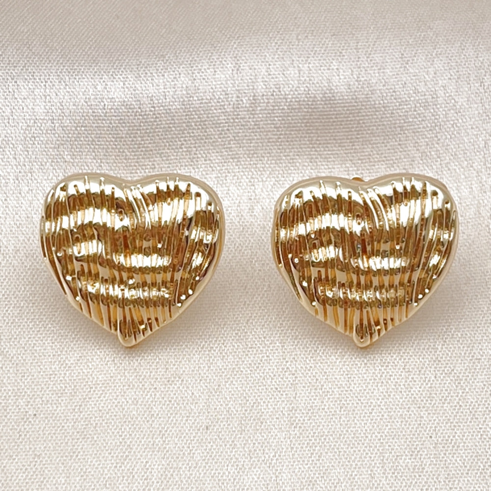 Oro Laminado Stud Earring, Gold Filled Style Heart Design, Polished, Golden Finish