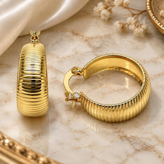 Oro Laminado Small Hoop, Gold Filled Style Diamond Cutting Finish, Golden Finish