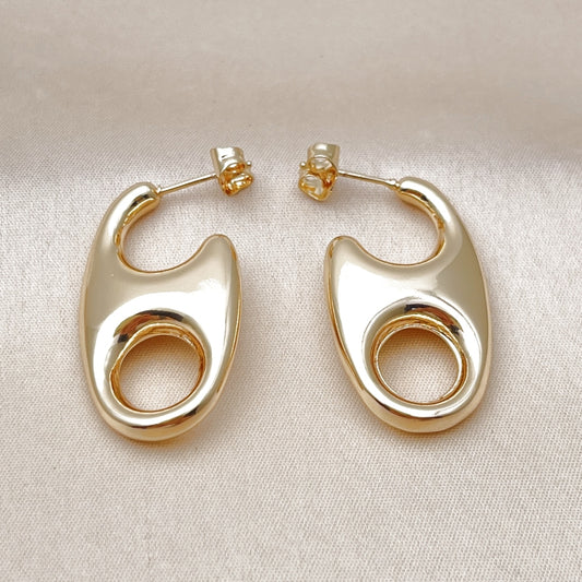Oro Laminado Stud Earring, Gold Filled Style Mariner and Hollow Design, Polished, Golden Finish