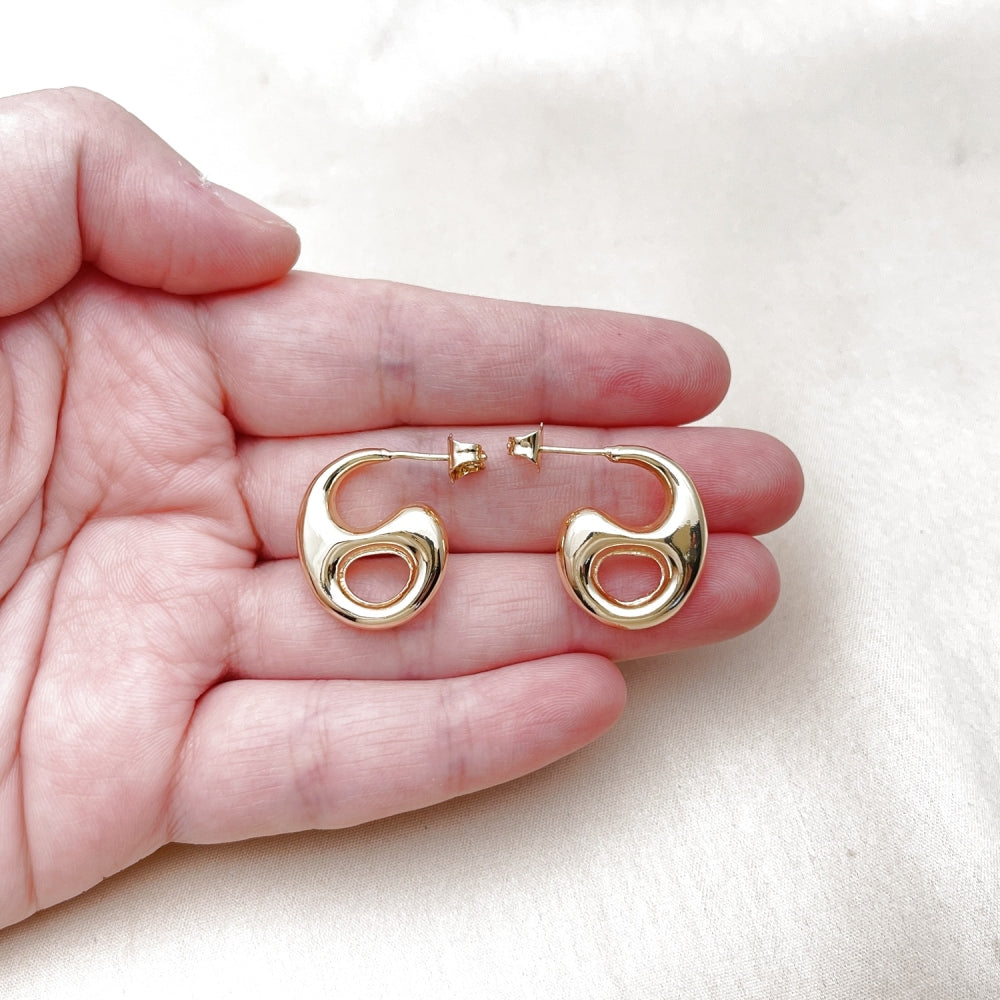 Oro Laminado Stud Earring, Gold Filled Style Mariner and Hollow Design, Polished, Golden Finish