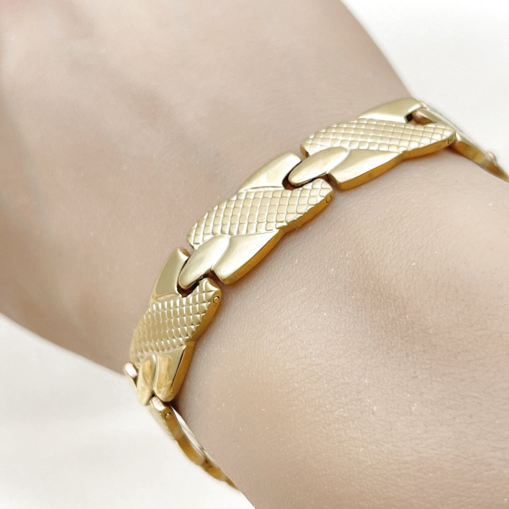 Oro Laminado Solid Bracelet, Gold Filled Style Hugs and Kisses Design, Polished, Golden Finish