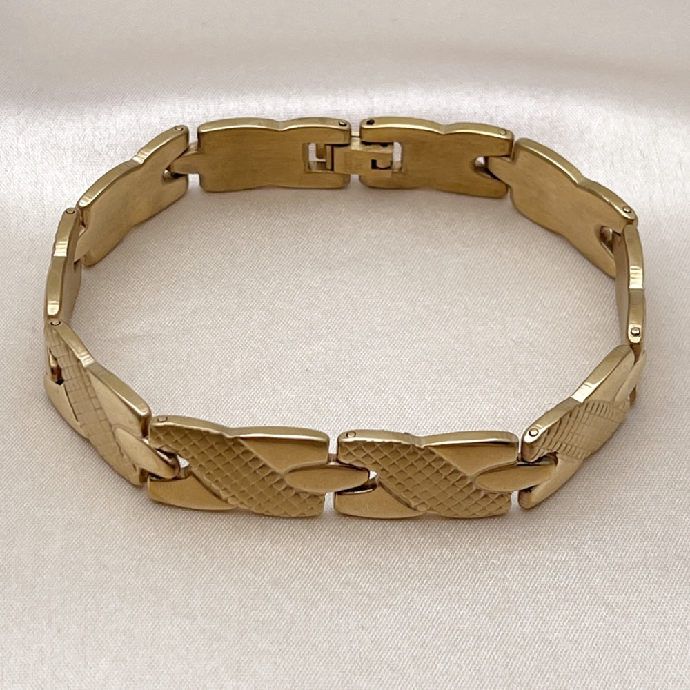 Oro Laminado Solid Bracelet, Gold Filled Style Hugs and Kisses Design, Polished, Golden Finish