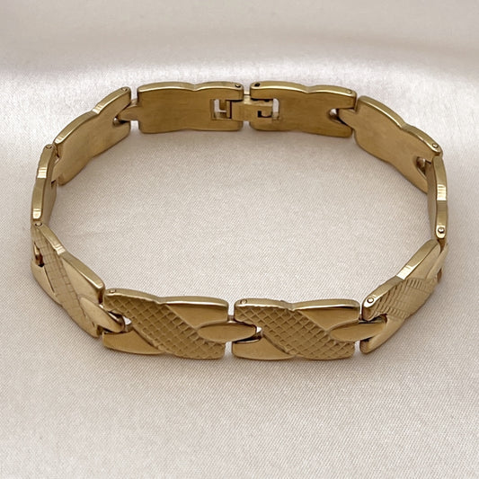Oro Laminado Solid Bracelet, Gold Filled Style Hugs and Kisses Design, Polished, Golden Finish