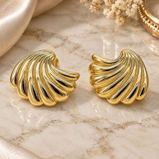 Oro Laminado Stud Earring, Gold Filled Style Shell Design, Polished, Golden Finish