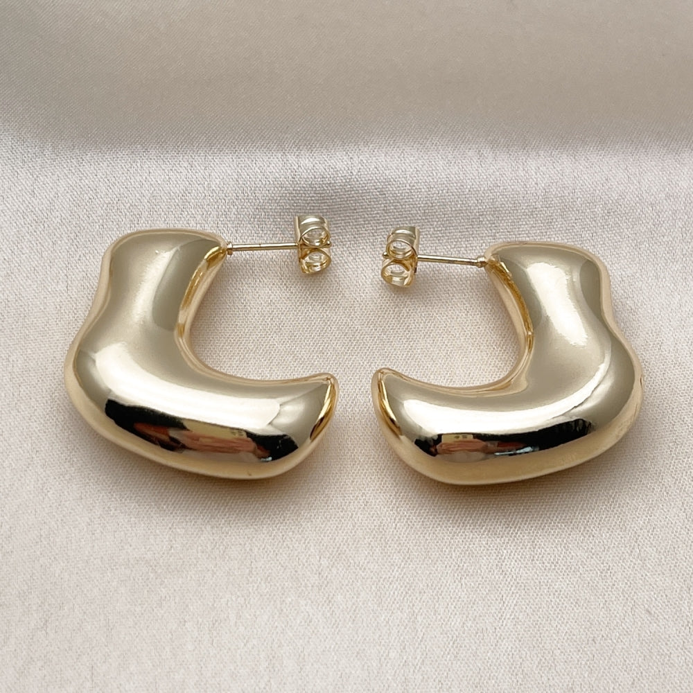 Oro Laminado Stud Earring, Gold Filled Style Hollow Design, Polished, Golden Finish