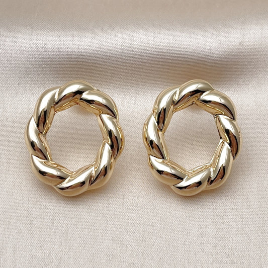 Oro Laminado Stud Earring, Gold Filled Style Hollow and Twist Design, Polished, Golden Finish
