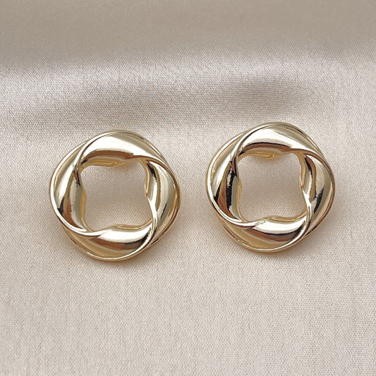 Oro Laminado Stud Earring, Gold Filled Style Twist and Four-leaf Clover Design, Polished, Golden Finish