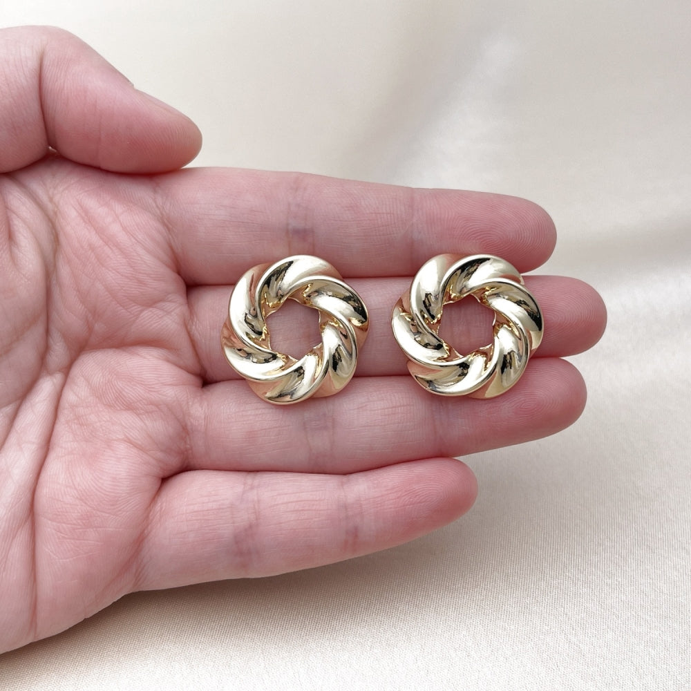 Oro Laminado Stud Earring, Gold Filled Style Twist Design, Polished, Golden Finish