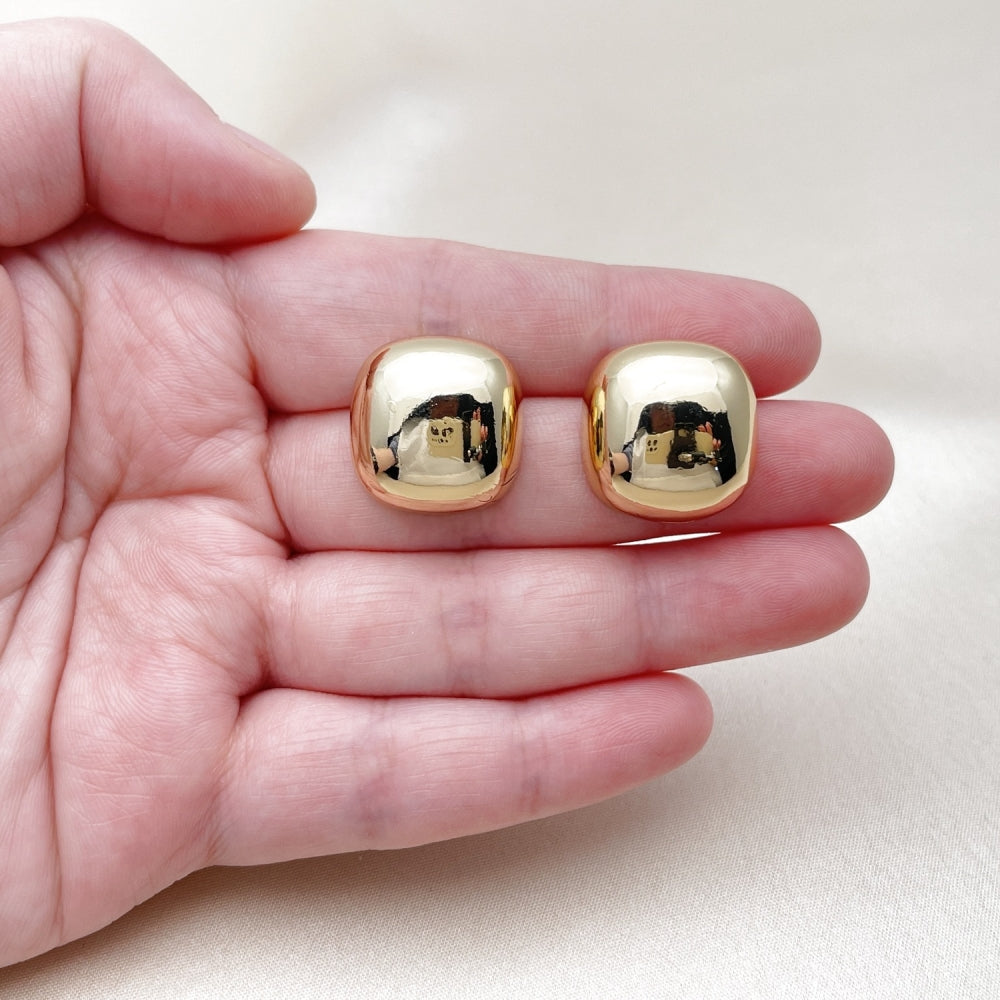 Oro Laminado Stud Earring, Gold Filled Style Polished, Golden Finish