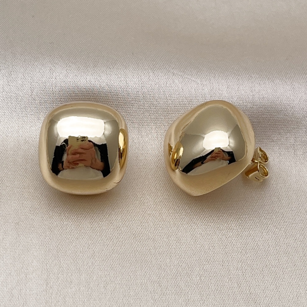 Oro Laminado Stud Earring, Gold Filled Style Polished, Golden Finish