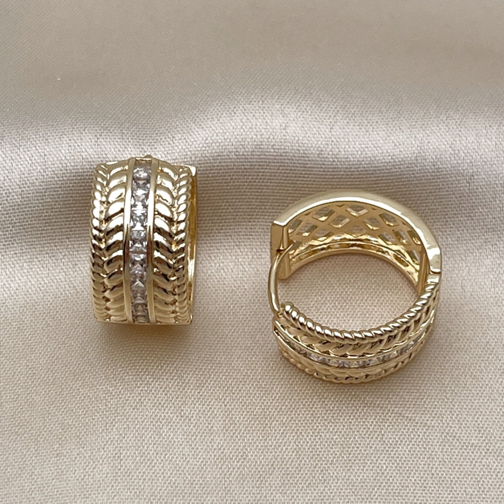 Oro Laminado Huggie Hoop, Gold Filled Style Twist Design, with White Cubic Zirconia, Polished, Golden Finish