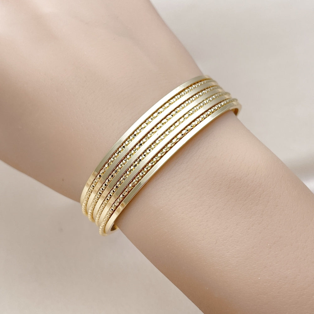 Oro Laminado Individual Bangle, Gold Filled Style Diamond Cutting Finish, Golden Finish