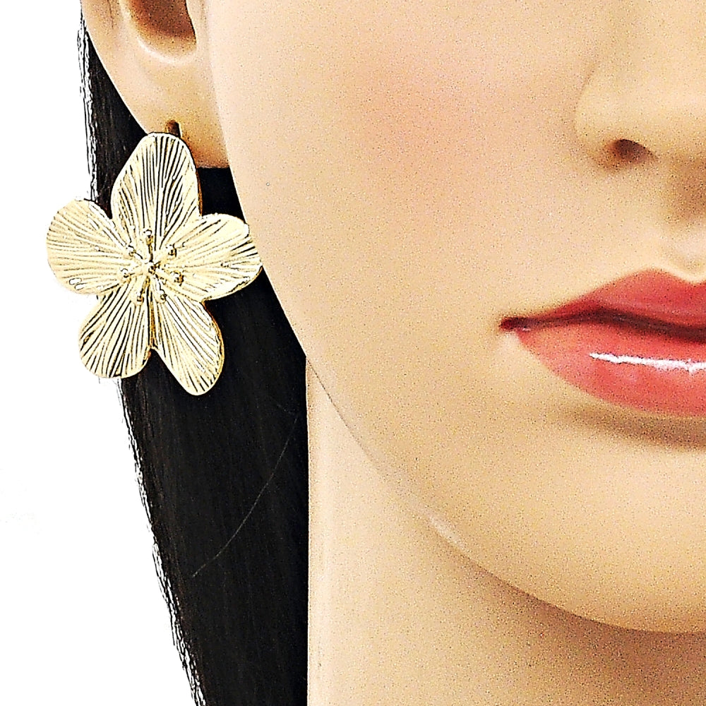 Oro Laminado Stud Earring, Gold Filled Style Flower Design, Diamond Cutting Finish, Golden Finish