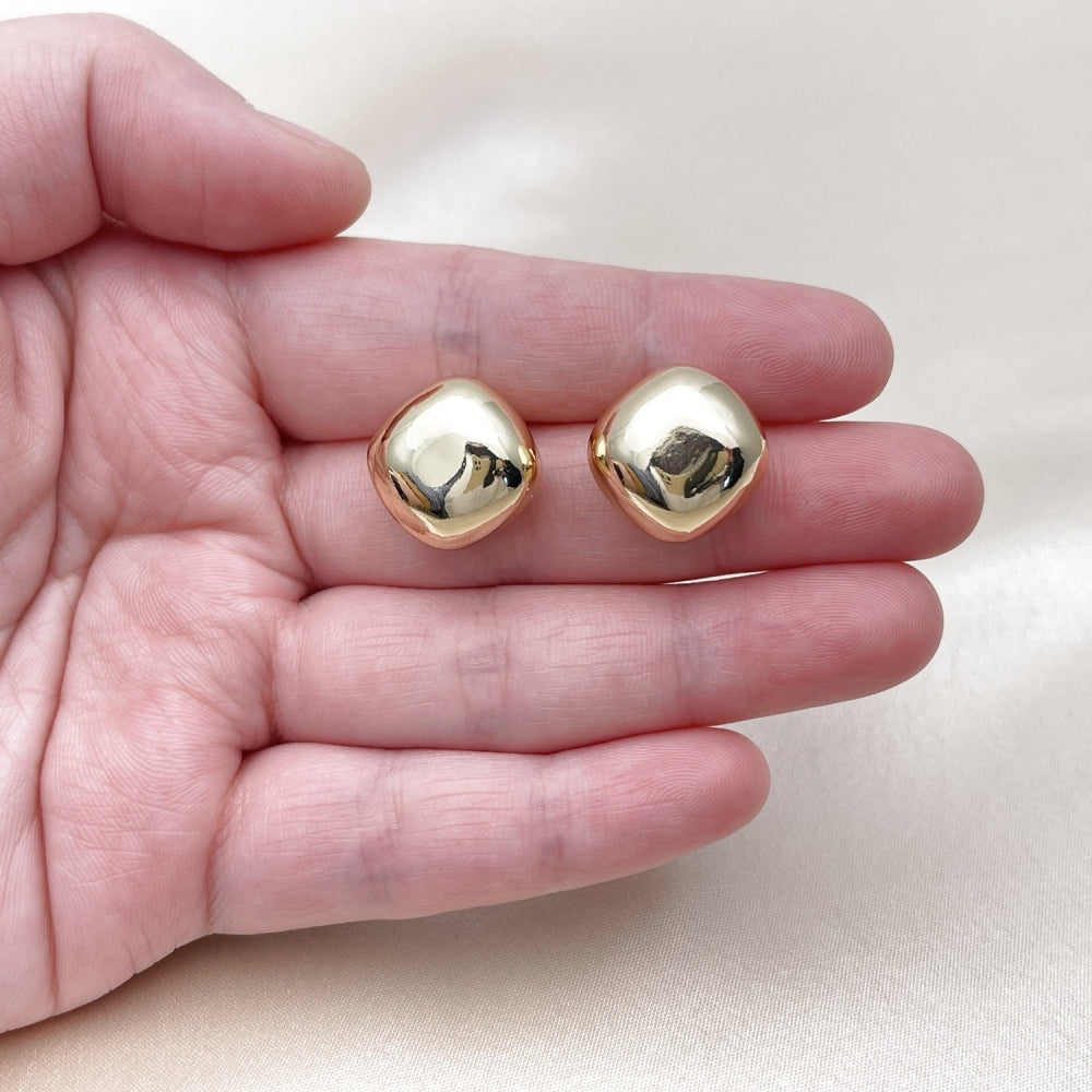 Oro Laminado Stud Earring, Gold Filled Style Hollow Design, Polished, Golden Finish