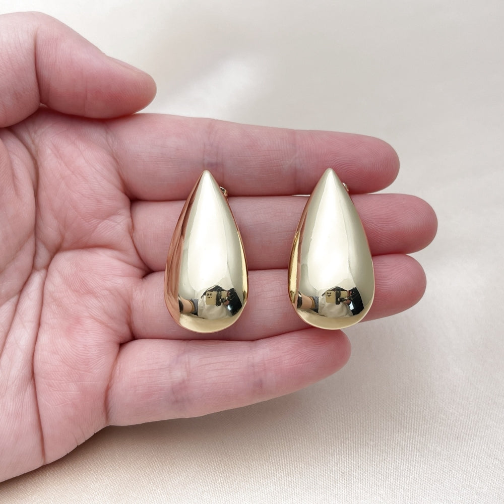 Oro Laminado Stud Earring, Gold Filled Style Teardrop and Hollow Design, Polished, Golden Finish
