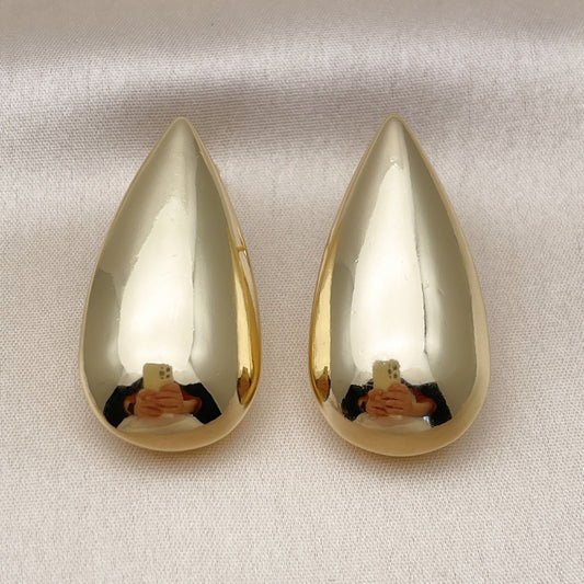Oro Laminado Stud Earring, Gold Filled Style Teardrop and Hollow Design, Polished, Golden Finish