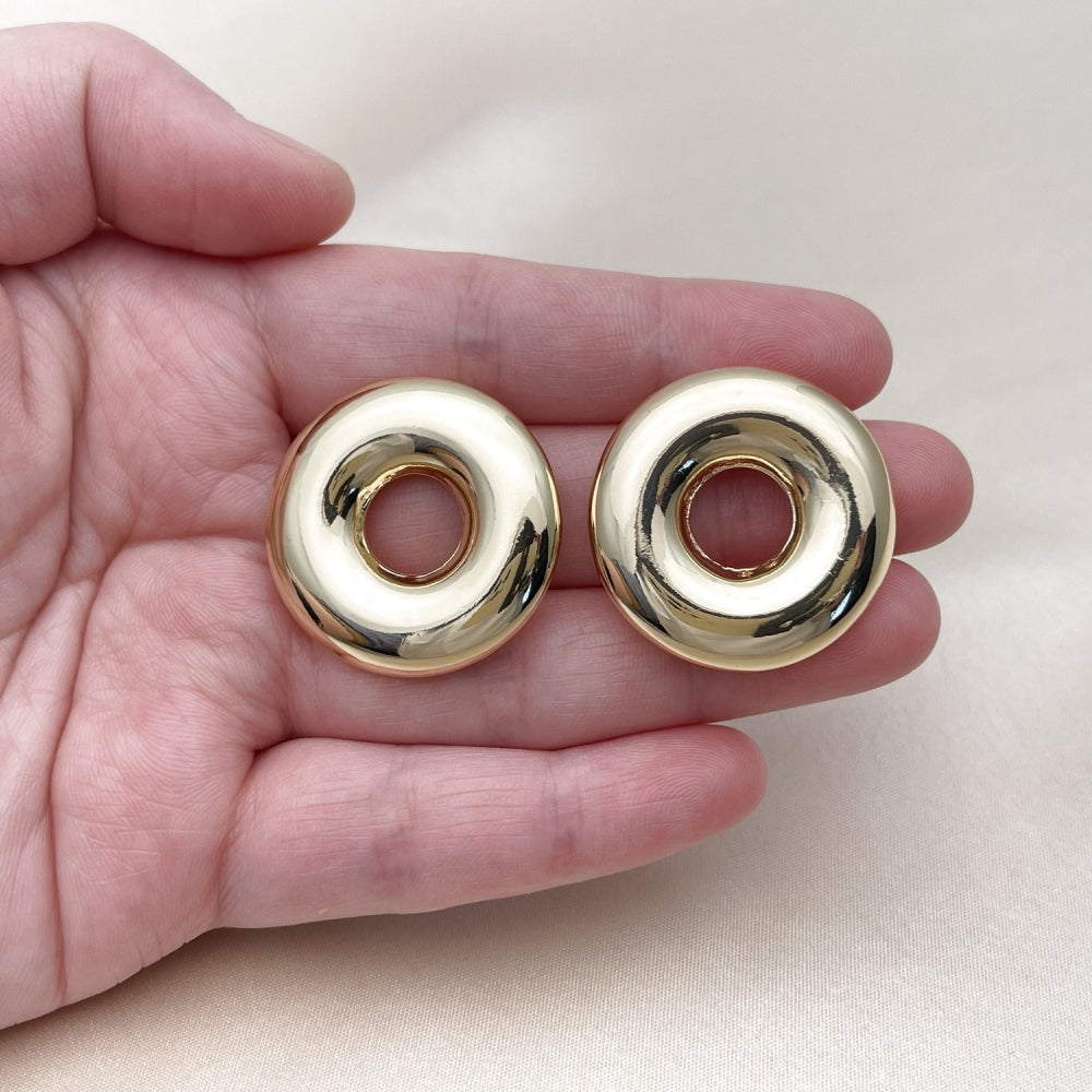 Oro Laminado Stud Earring, Gold Filled Style Hollow Design, Polished, Golden Finish