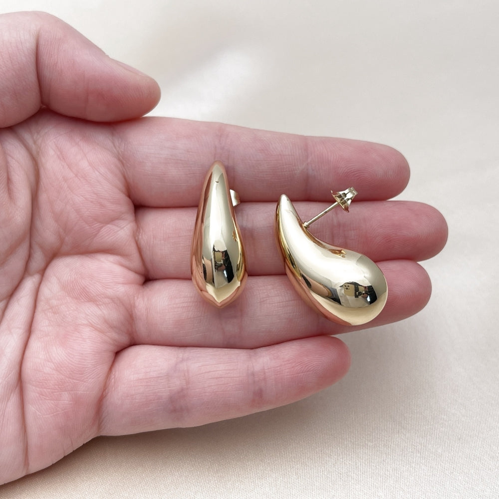 Oro Laminado Stud Earring, Gold Filled Style Teardrop and Hollow Design, Polished, Golden Finish