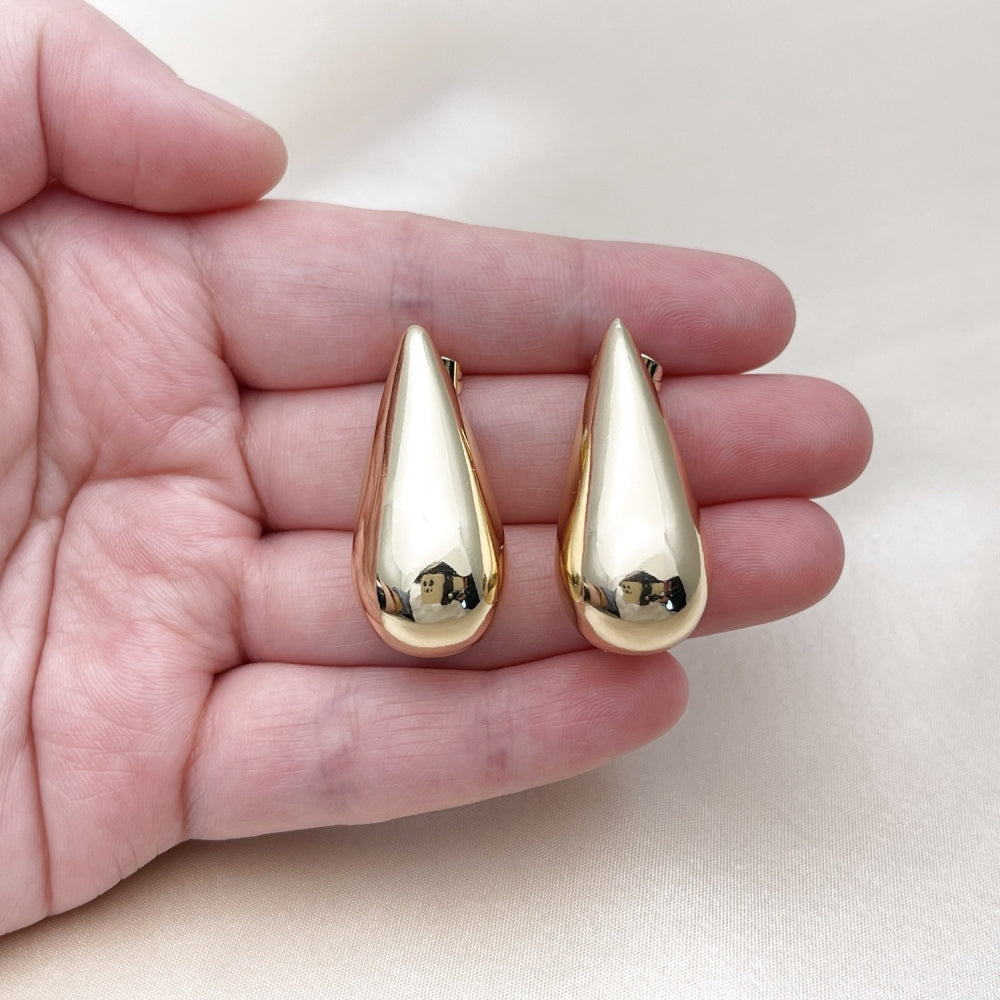 Oro Laminado Stud Earring, Gold Filled Style Hollow and Teardrop Design, Polished, Golden Finish