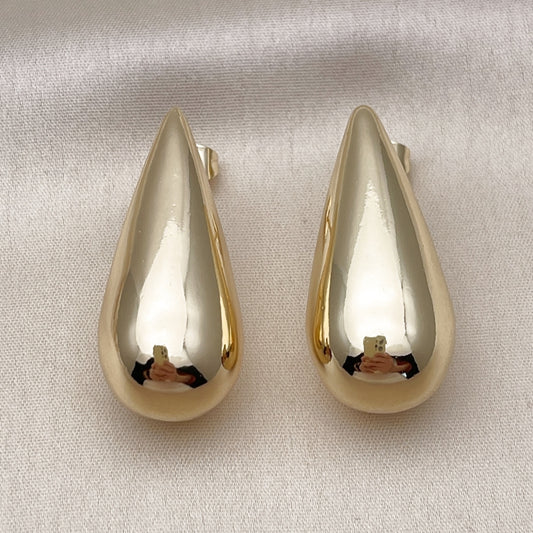 Oro Laminado Stud Earring, Gold Filled Style Hollow and Teardrop Design, Polished, Golden Finish