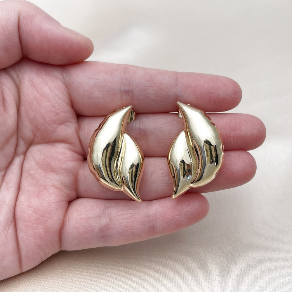 Oro Laminado Stud Earring, Gold Filled Style Hollow Design, Polished, Golden Finish