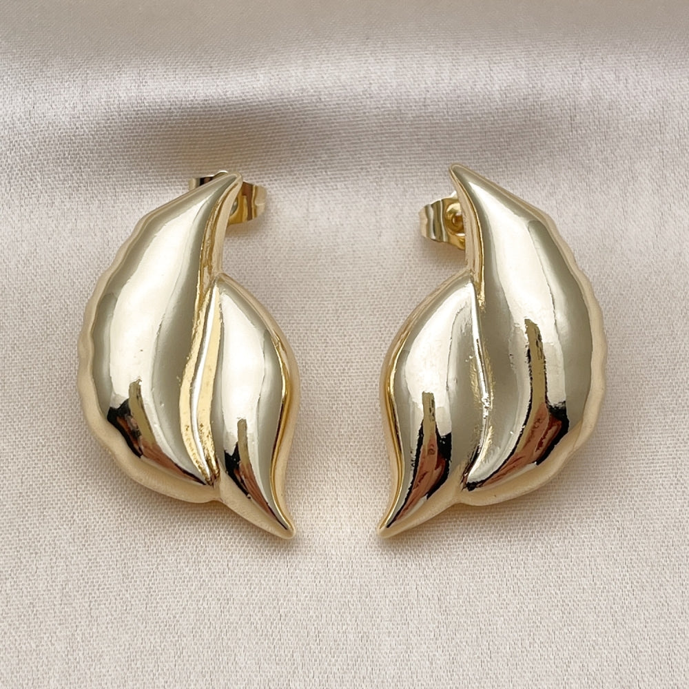 Oro Laminado Stud Earring, Gold Filled Style Hollow Design, Polished, Golden Finish