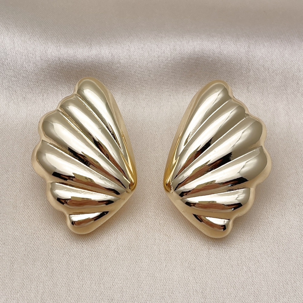 Oro Laminado Stud Earring, Gold Filled Style Shell and Hollow Design, Polished, Golden Finish