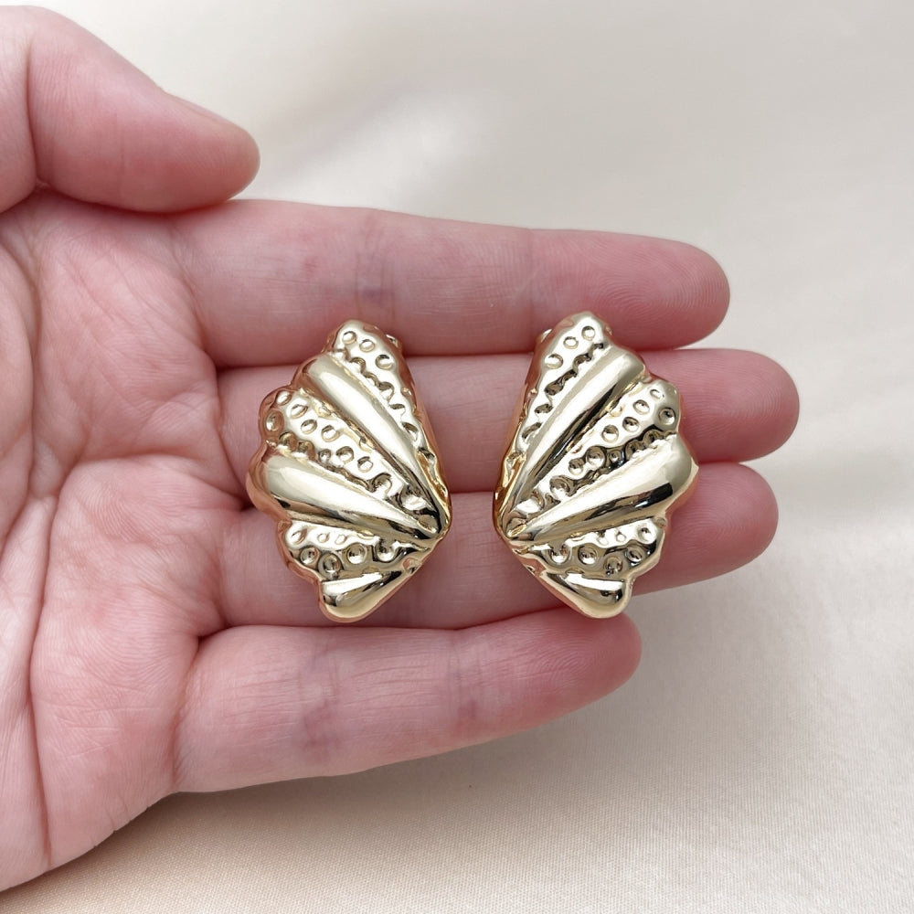 Oro Laminado Stud Earring, Gold Filled Style Shell and Hollow Design, Polished, Golden Finish