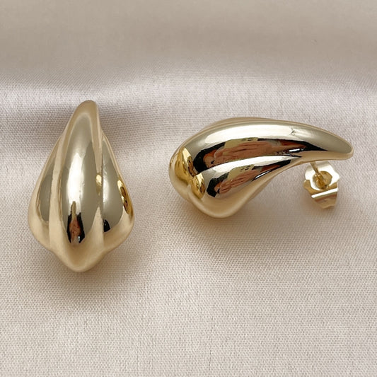 Oro Laminado Stud Earring, Gold Filled Style Teardrop and Hollow Design, Polished, Golden Finish