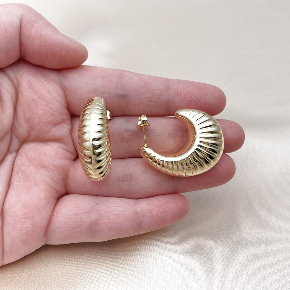 Oro Laminado Medium Hoop, Gold Filled Style Hollow Design, Polished, Golden Finish