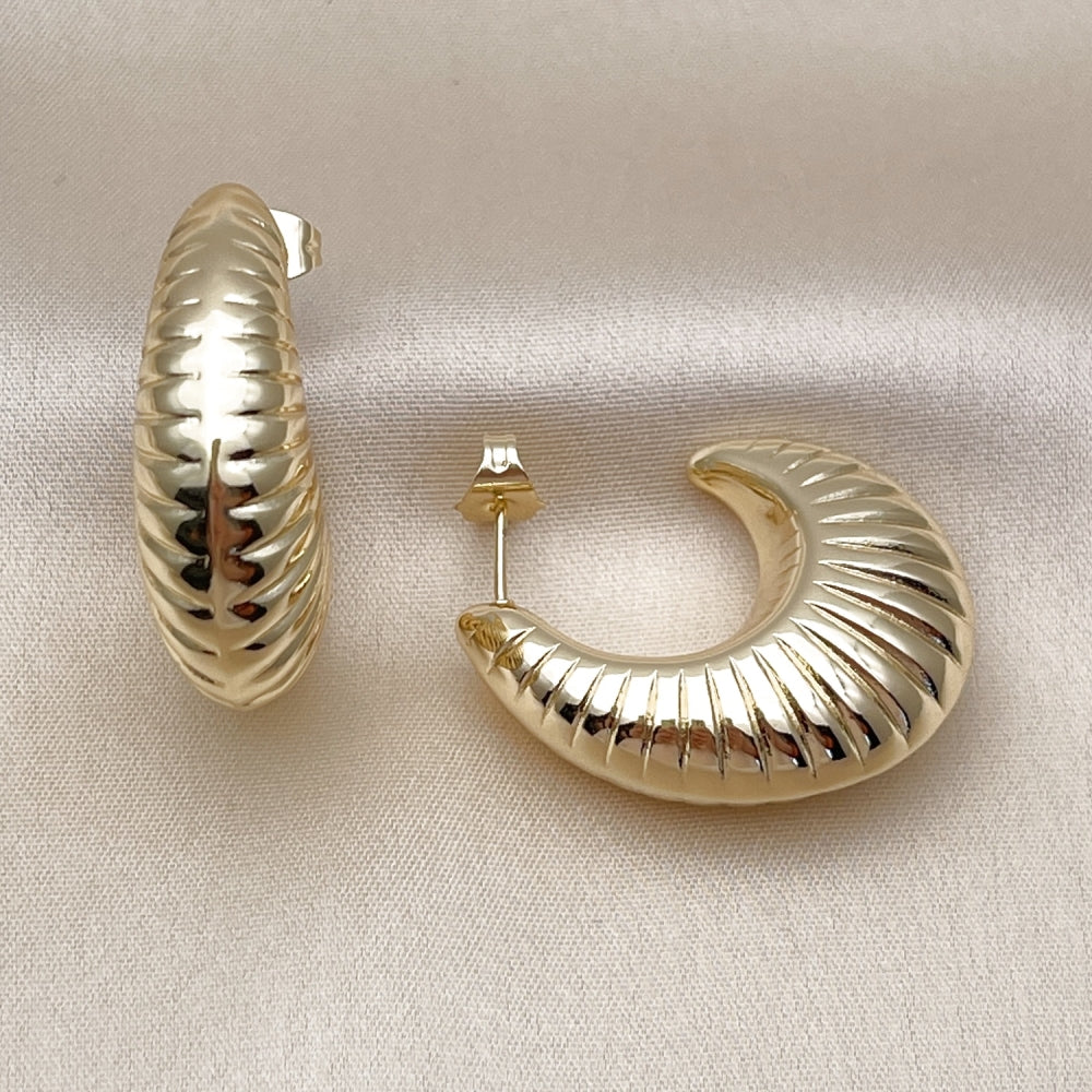 Oro Laminado Medium Hoop, Gold Filled Style Hollow Design, Polished, Golden Finish