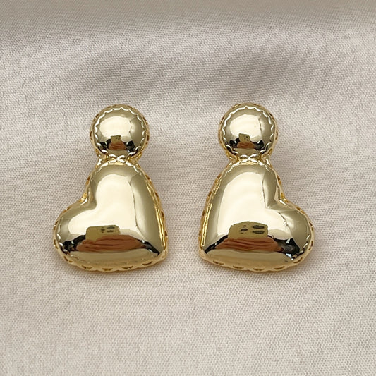 Oro Laminado Stud Earring, Gold Filled Style Heart Design, Polished, Golden Finish