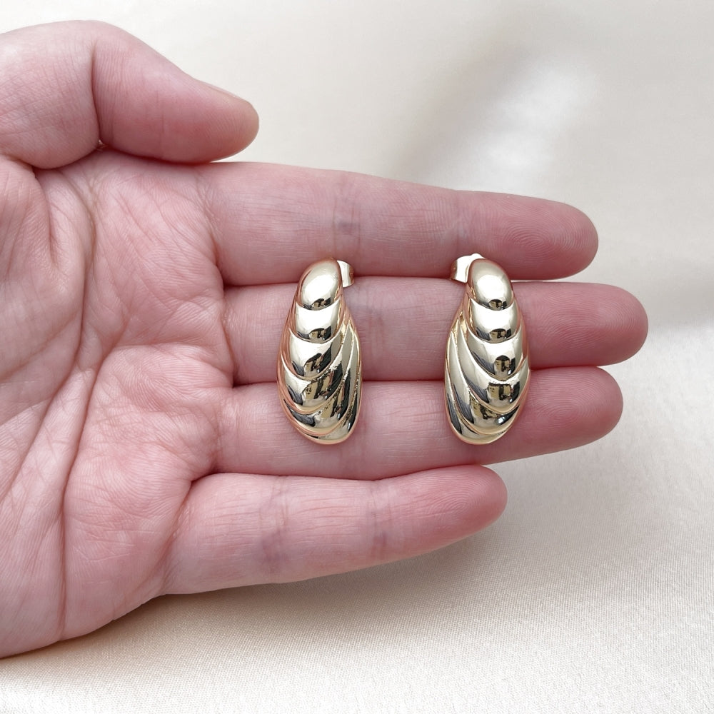 Oro Laminado Stud Earring, Gold Filled Style Shell Design, Polished, Golden Finish