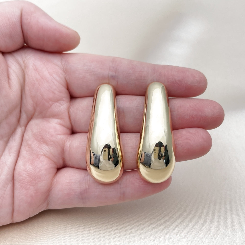 Oro Laminado Stud Earring, Gold Filled Style Polished, Golden Finish