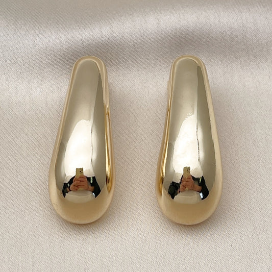 Oro Laminado Stud Earring, Gold Filled Style Polished, Golden Finish