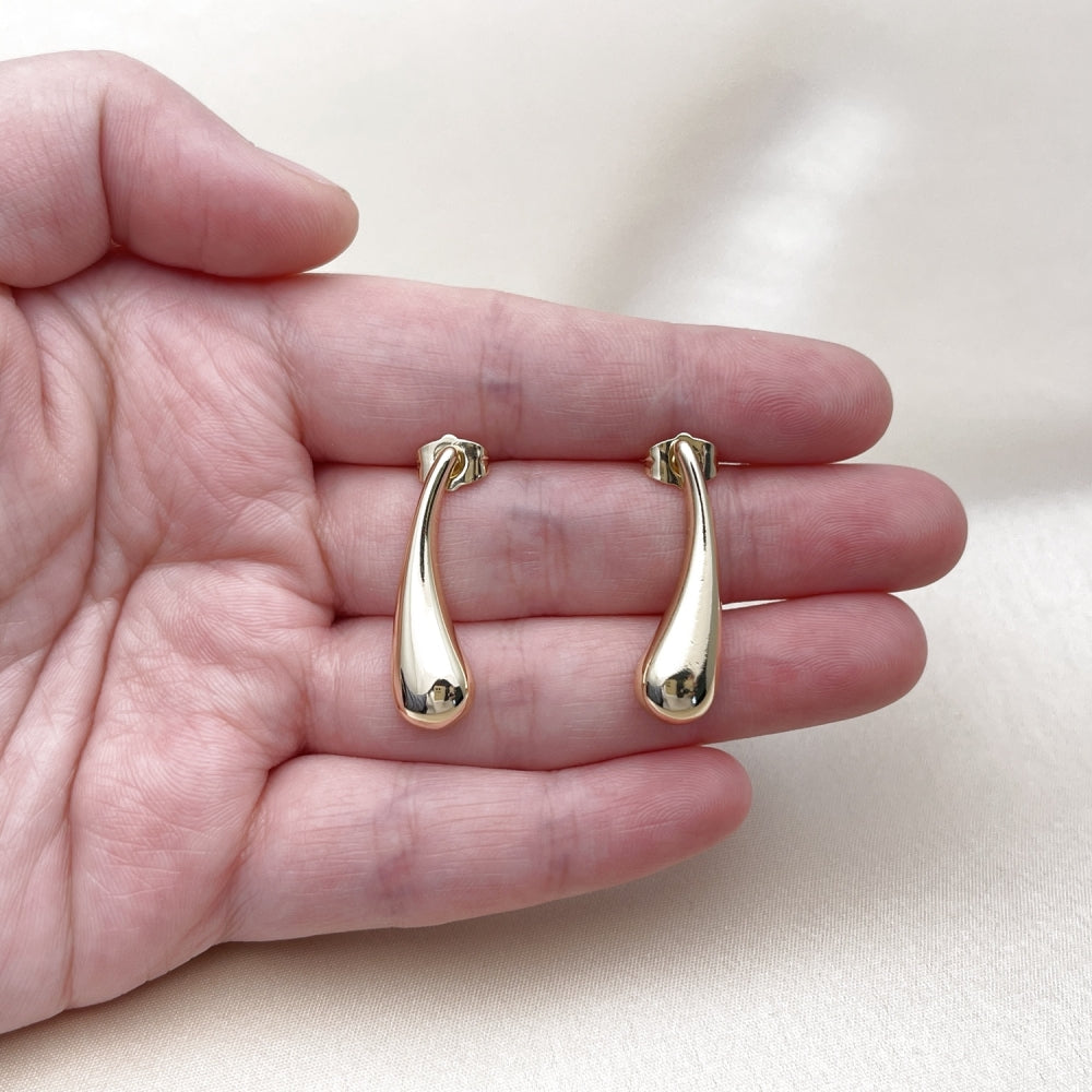 Oro Laminado Stud Earring, Gold Filled Style Teardrop Design, Polished, Golden Finish