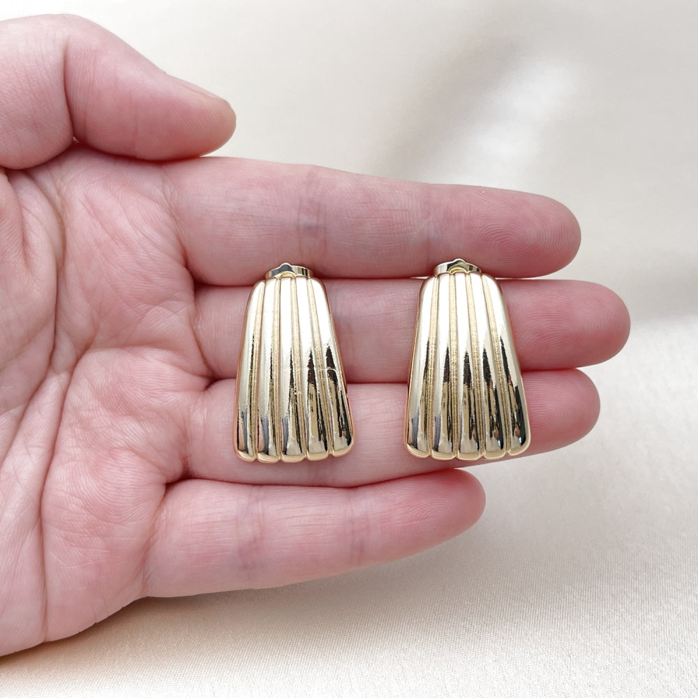 Oro Laminado Stud Earring, Gold Filled Style Polished, Golden Finish