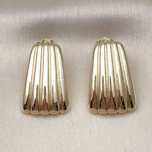 Oro Laminado Stud Earring, Gold Filled Style Polished, Golden Finish