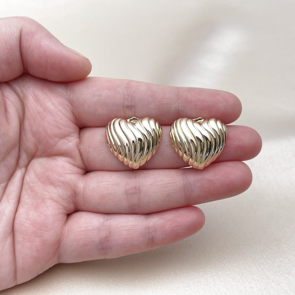Oro Laminado Stud Earring, Gold Filled Style Heart Design, Polished, Golden Finish