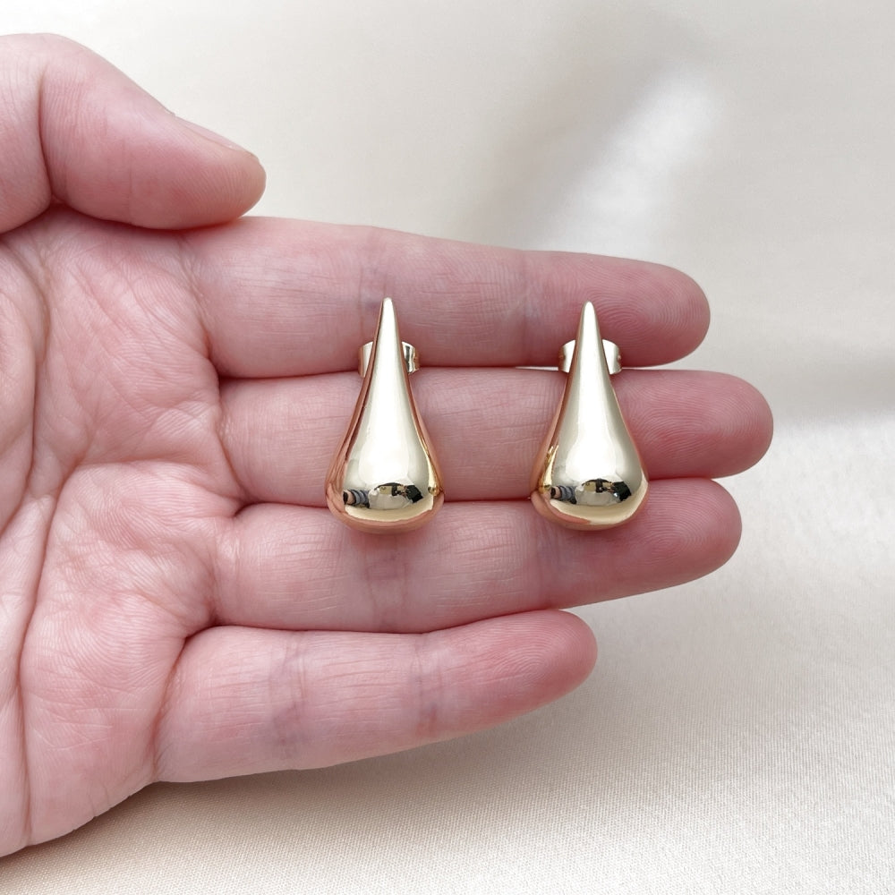 Oro Laminado Stud Earring, Gold Filled Style Teardrop and Hollow Design, Polished, Golden Finish